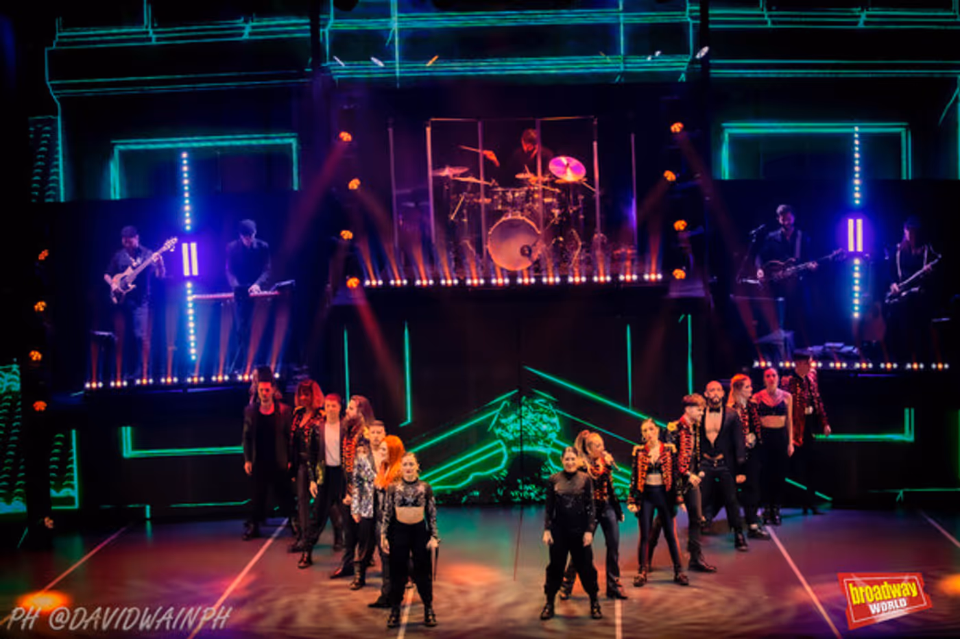 Photos: CRUZ DE NAVAJAS entra en su recta final en Barcelona Photos: CRUZ DE NAVAJAS entra en su recta final en Barcelona Image