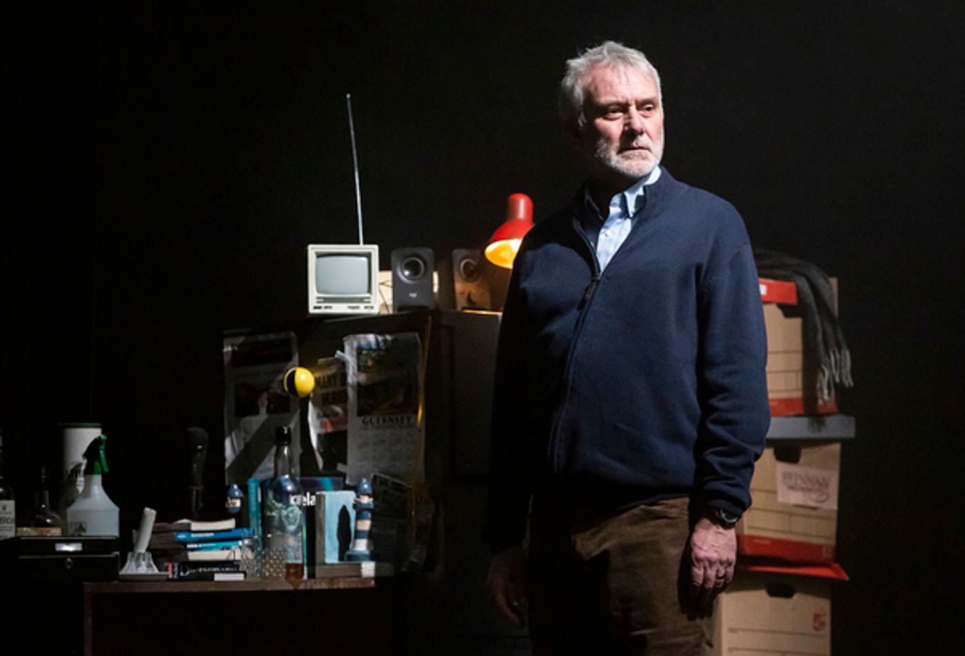 Photos: First Look at the UK Tour of WHEN DARKNESS FALLS  Image