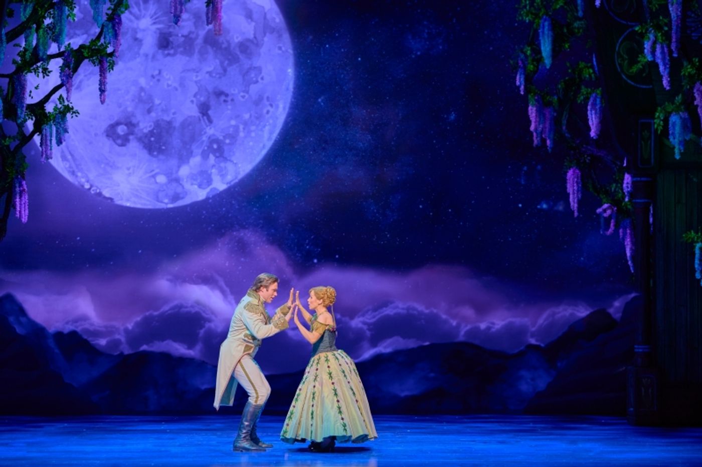 Photos: First Look at Disney's FROZEN in Singapore  Image