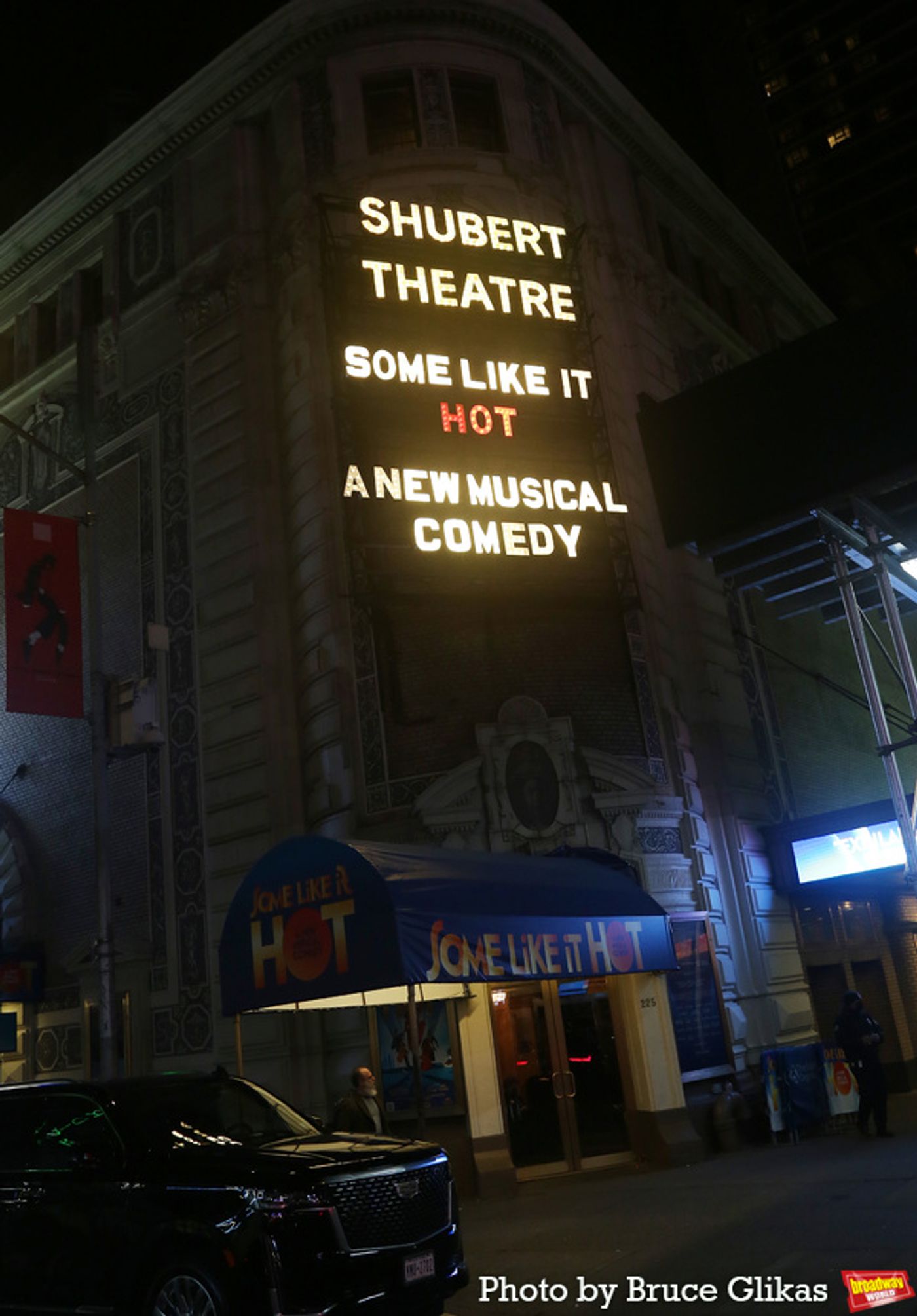 Photos: Mariah Carey Surprises the Cast On Stage at SOME LIKE IT HOT  Image