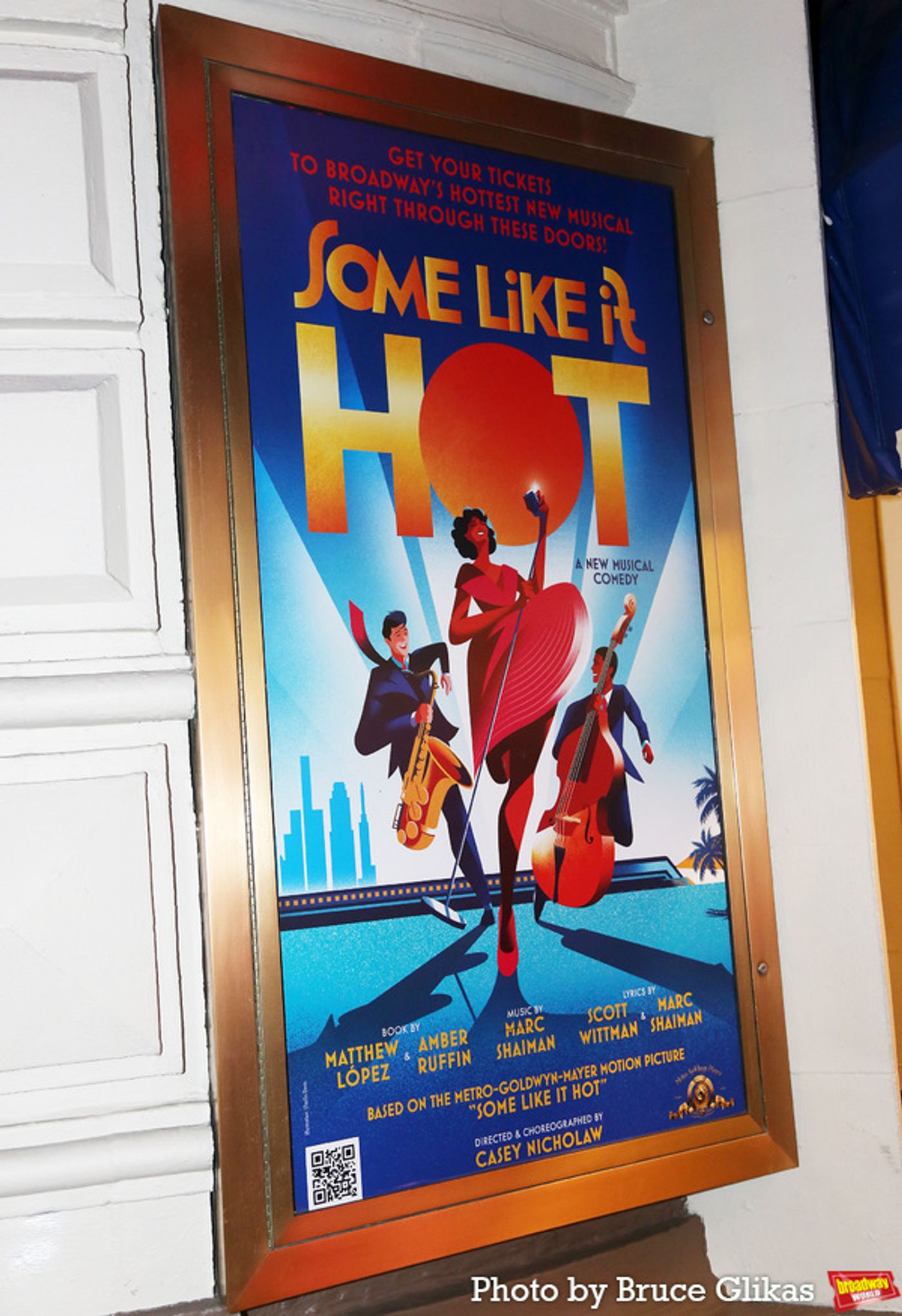 Photos: Mariah Carey Surprises the Cast On Stage at SOME LIKE IT HOT  Image