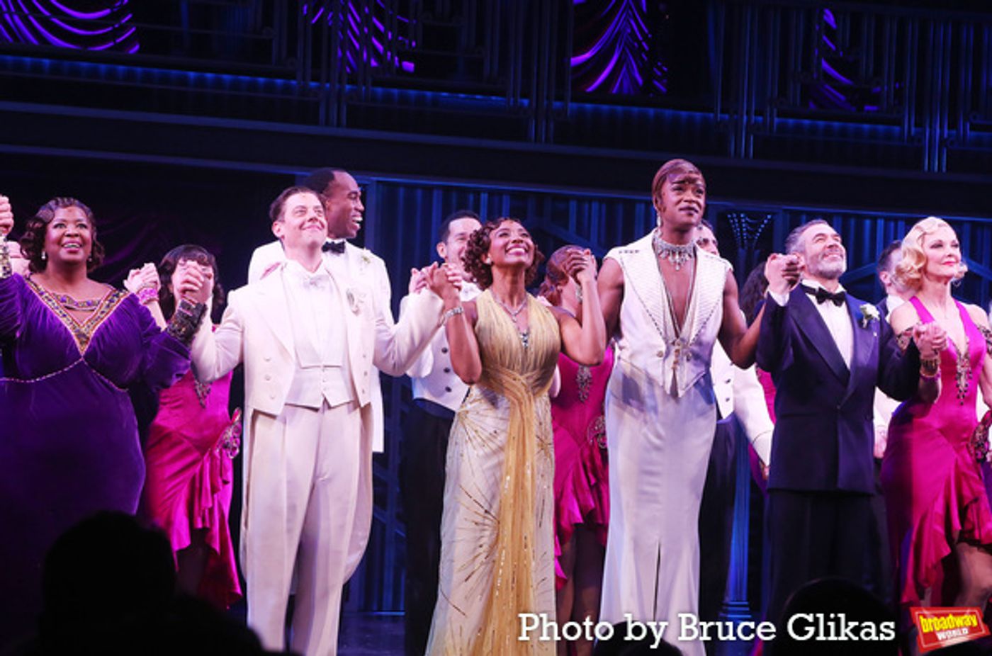 Photos: Mariah Carey Surprises the Cast On Stage at SOME LIKE IT HOT  Image