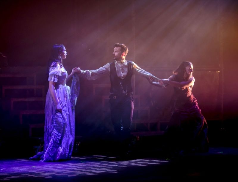 Review: VLAD DRACULA al TEATRO VERDI Review: VLAD DRACULA al TEATRO VERDI Image