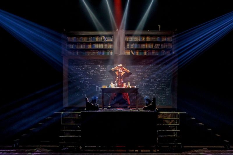 Review: VLAD DRACULA al TEATRO VERDI Review: VLAD DRACULA al TEATRO VERDI Image