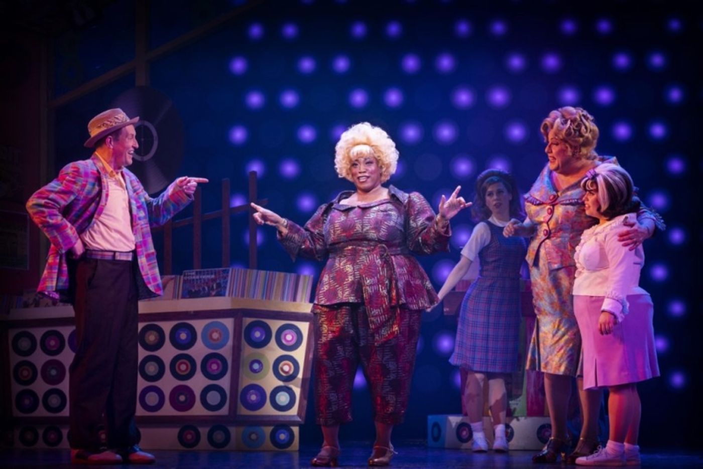 REVIEW: HAIRSPRAY Is Bright, Uplifting and Heartwarming As It Shares Its Message Of Inclusion And Never Giving Up On Your Dreams  Image