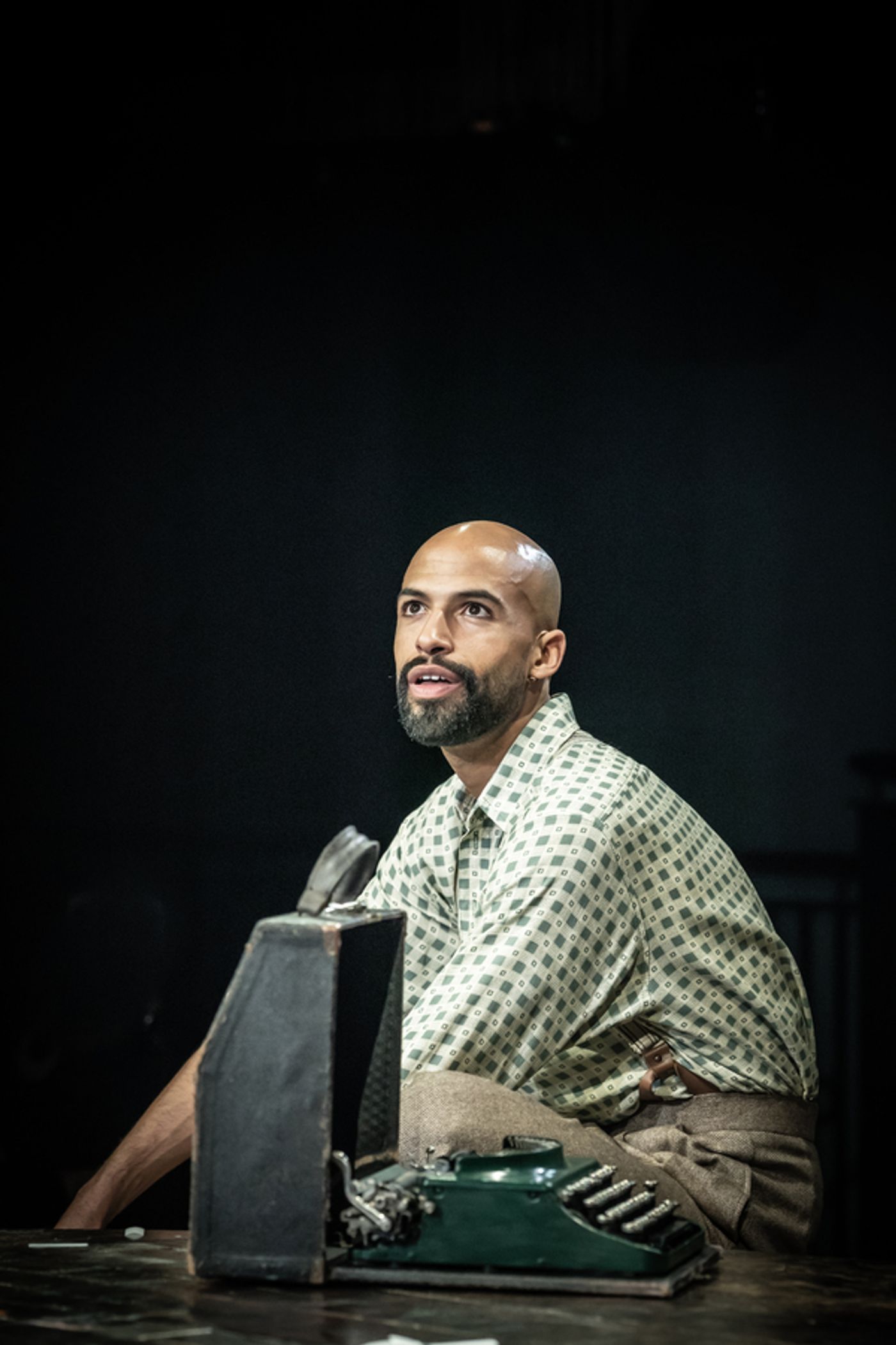 Photos: All New Photos of Aimee Lou Wood, John McCrea, and More in CABARET  Image