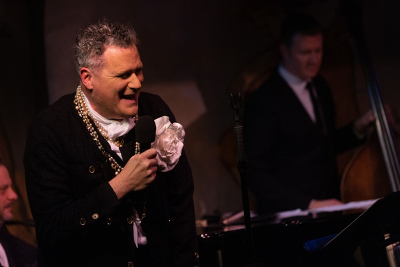 Review: Isaac Mizrahi Confidently Conquers Café Carlyle Once More In THE MARVELOUS MR. MIZRAHI Review: Isaac Mizrahi Confidently Conquers Café Carlyle Once More In THE MARVELOUS MR. MIZRAHI Image
