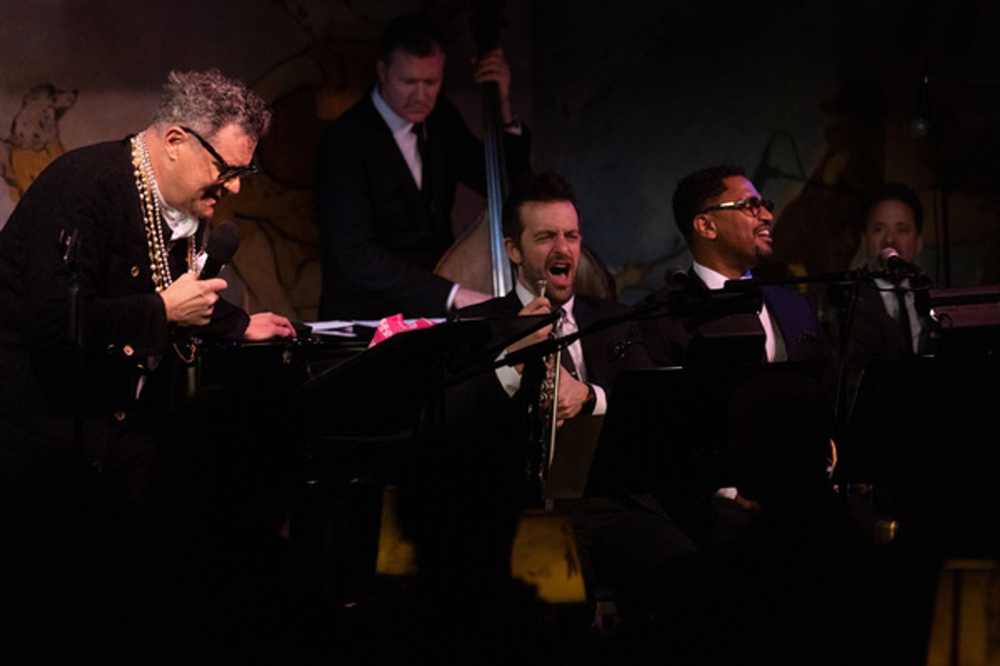 Review: Isaac Mizrahi Confidently Conquers Café Carlyle Once More In THE MARVELOUS MR. MIZRAHI Review: Isaac Mizrahi Confidently Conquers Café Carlyle Once More In THE MARVELOUS MR. MIZRAHI Image
