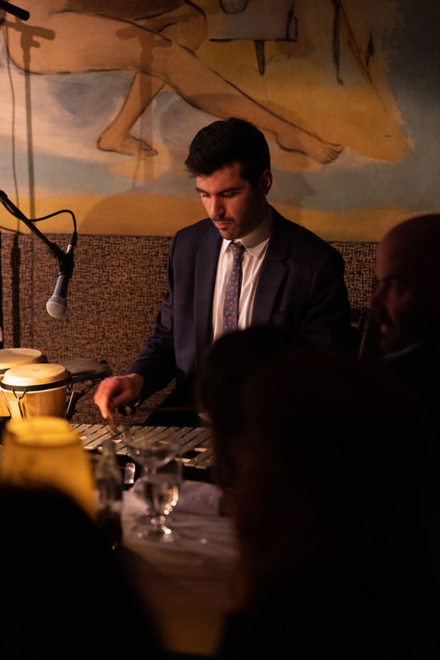 Review: Isaac Mizrahi Confidently Conquers Café Carlyle Once More In THE MARVELOUS MR. MIZRAHI Review: Isaac Mizrahi Confidently Conquers Café Carlyle Once More In THE MARVELOUS MR. MIZRAHI Image