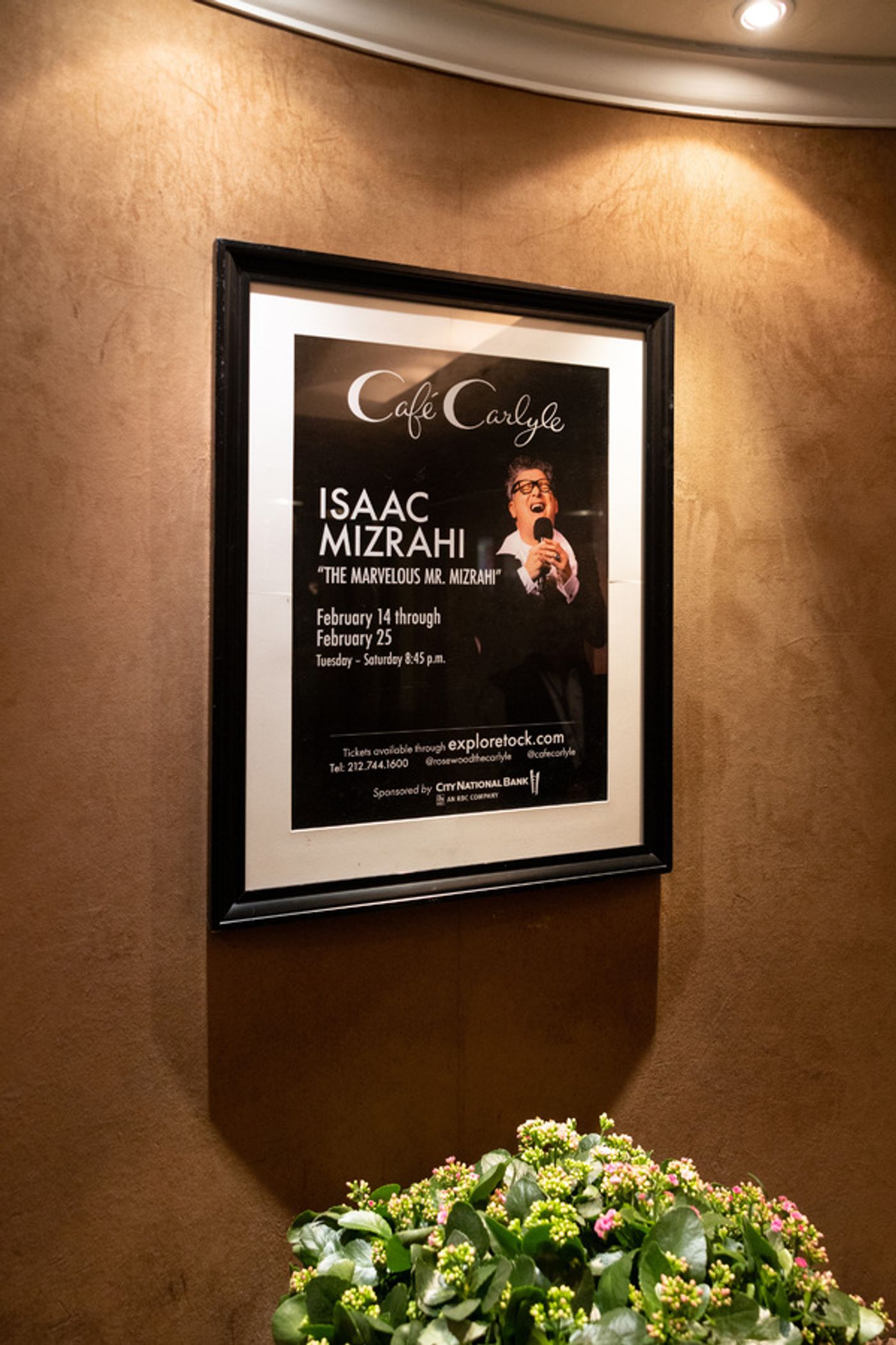Review: Isaac Mizrahi Confidently Conquers Café Carlyle Once More In THE MARVELOUS MR. MIZRAHI Review: Isaac Mizrahi Confidently Conquers Café Carlyle Once More In THE MARVELOUS MR. MIZRAHI Image