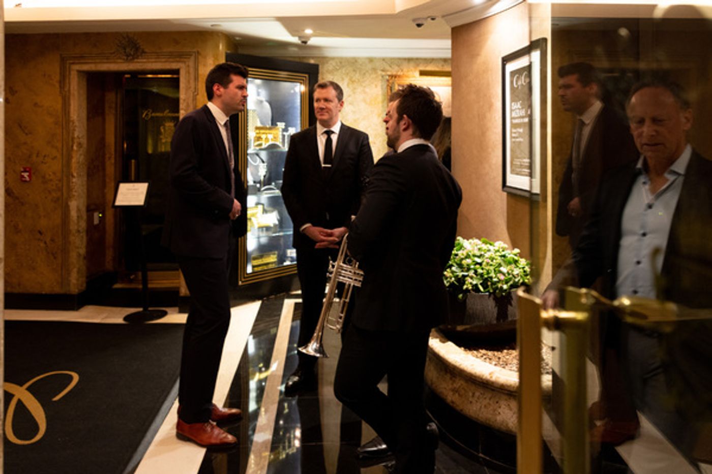 Review: Isaac Mizrahi Confidently Conquers Café Carlyle Once More In THE MARVELOUS MR. MIZRAHI Review: Isaac Mizrahi Confidently Conquers Café Carlyle Once More In THE MARVELOUS MR. MIZRAHI Image