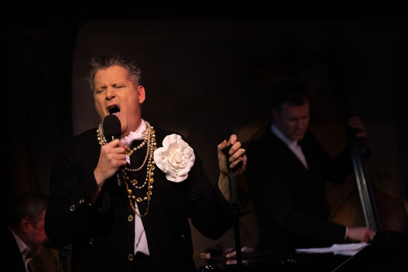 Review: Isaac Mizrahi Confidently Conquers Café Carlyle Once More In THE MARVELOUS MR. MIZRAHI Review: Isaac Mizrahi Confidently Conquers Café Carlyle Once More In THE MARVELOUS MR. MIZRAHI Image