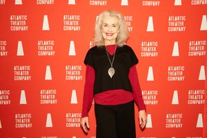 Mary Beth Peil (Sarah)
 Photo