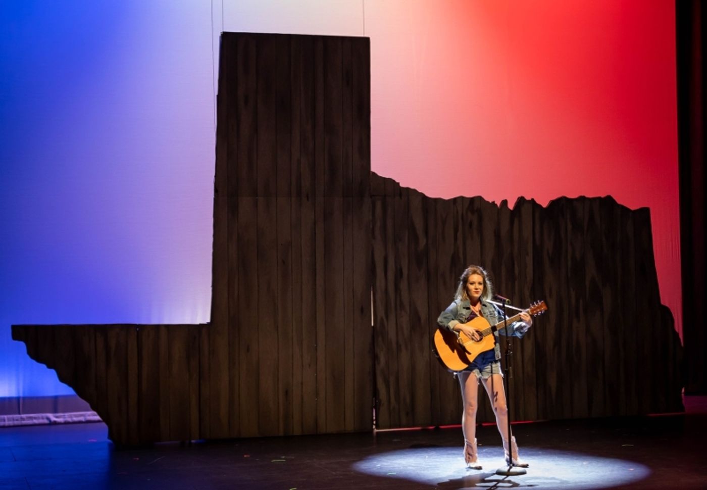 Review: Encore Performing Arts' SORDID LIVES Forages for Fun in a Funeral at Dr. Phillips Center's Alexis & Jim Pugh Theater Review: Encore Performing Arts' SORDID LIVES Forages for Fun in a Funeral at Dr. Phillips Center's Alexis & Jim Pugh Theater Image