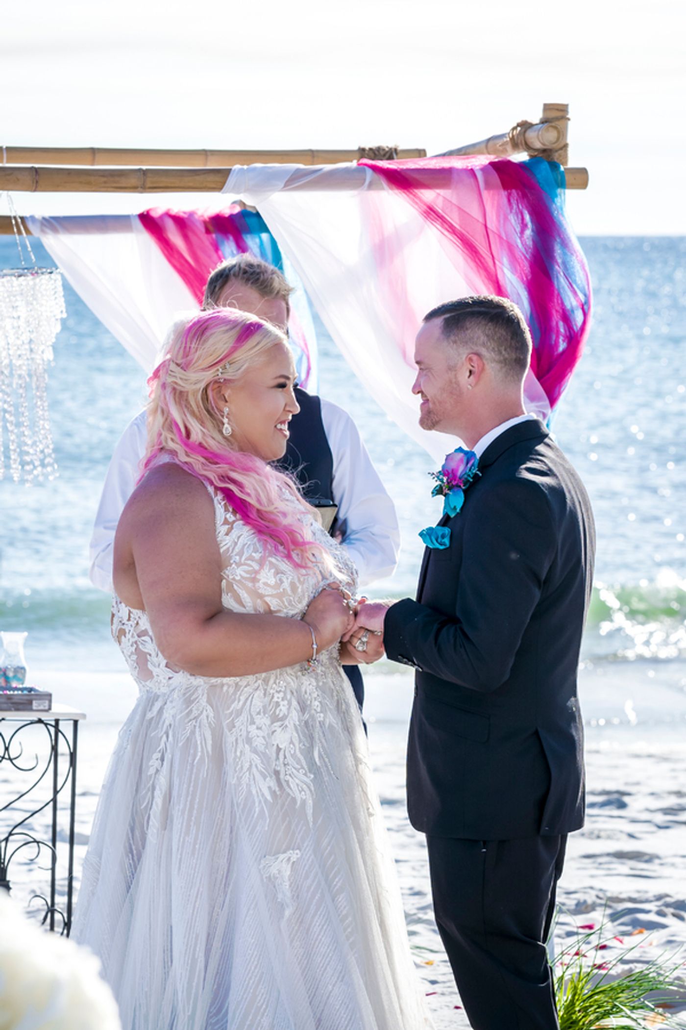 Photos: Mama June Shannon & Justin Stroud Tie the Knot Ahead of MAMA JUNE: FAMILY CRISIS Premiere Photos: Mama June Shannon & Justin Stroud Tie the Knot Ahead of MAMA JUNE: FAMILY CRISIS Premiere Image