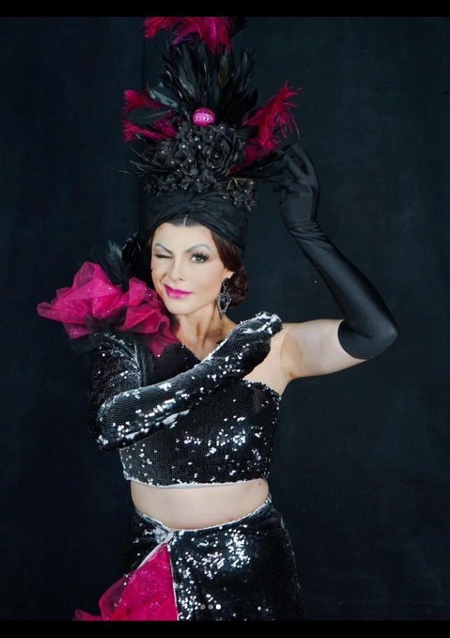 CARMEN MIRANDA: ENTRE DIVAS E BALANGANDAS, Renata Ricci's First Monologue, Opens in Sao Paulo  Image