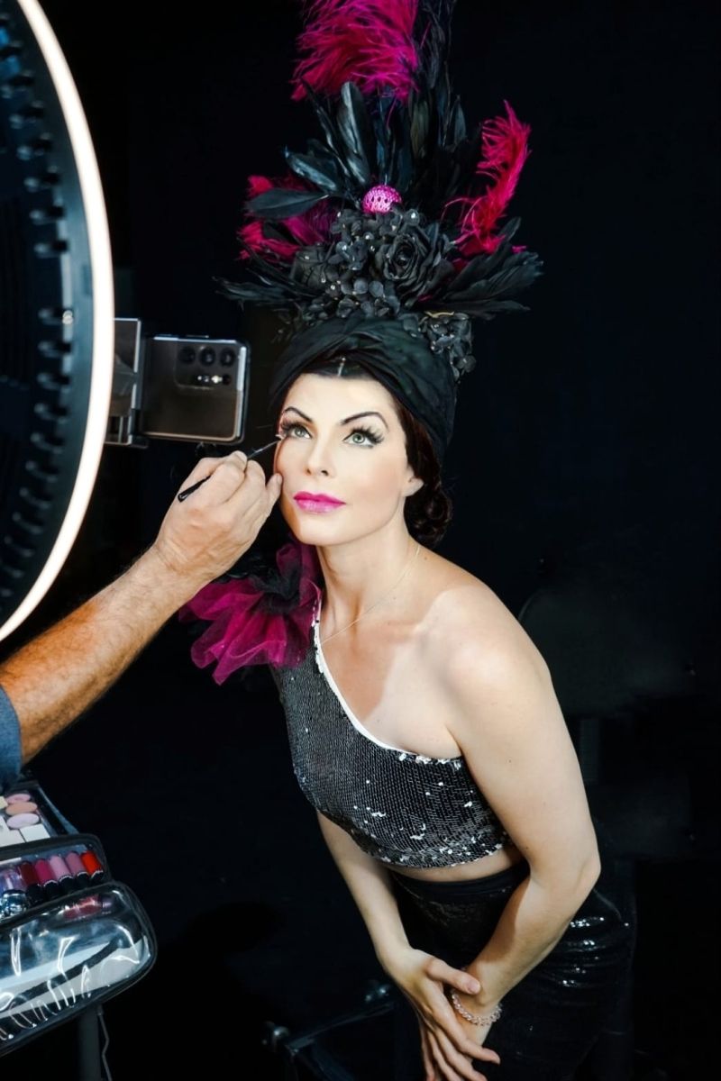 CARMEN MIRANDA: ENTRE DIVAS E BALANGANDAS, Renata Ricci's First Monologue, Opens in Sao Paulo  Image