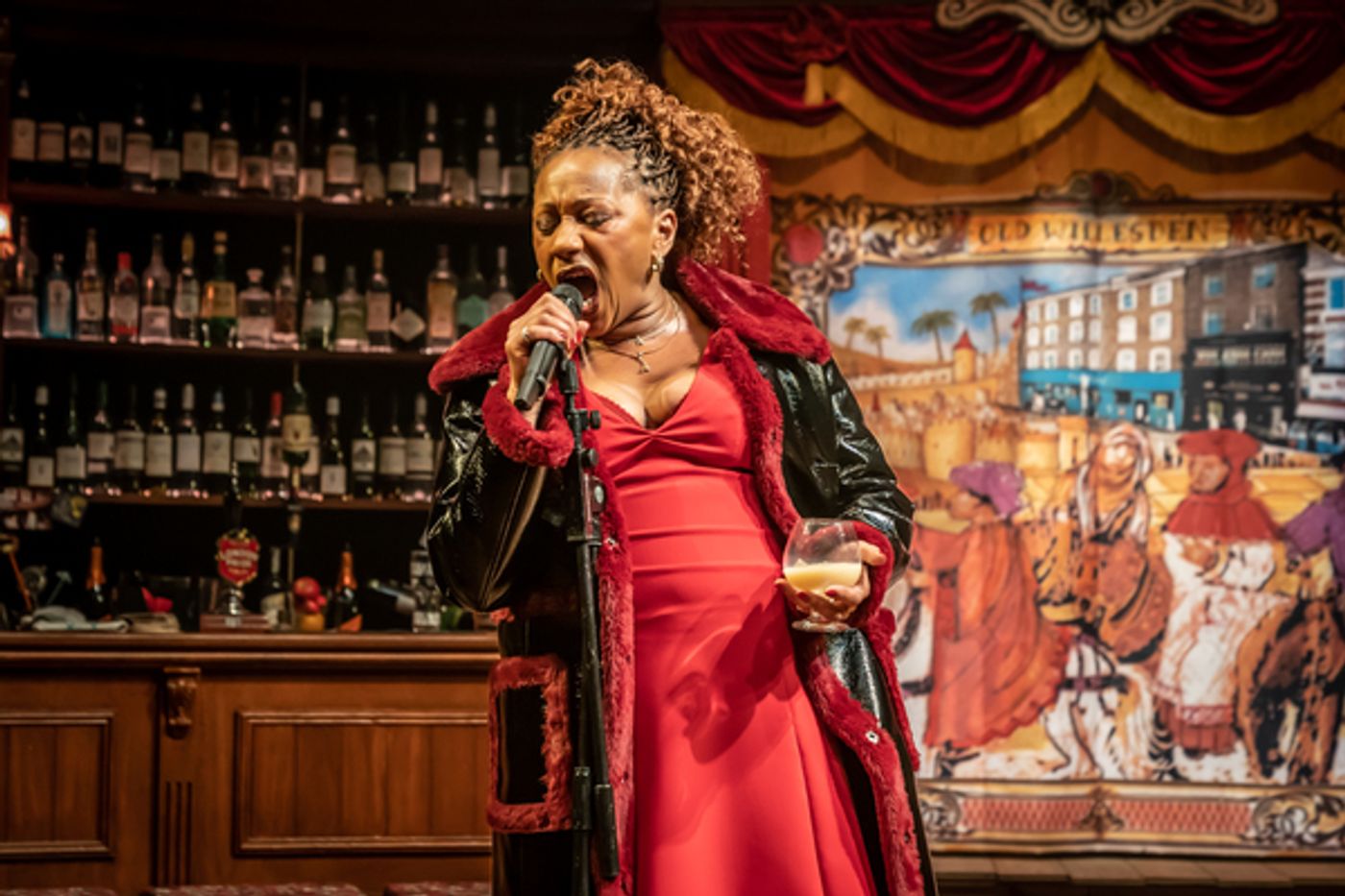 Photos: First Look at Clare Perkins in THE WIFE OF WILLESDEN  Image
