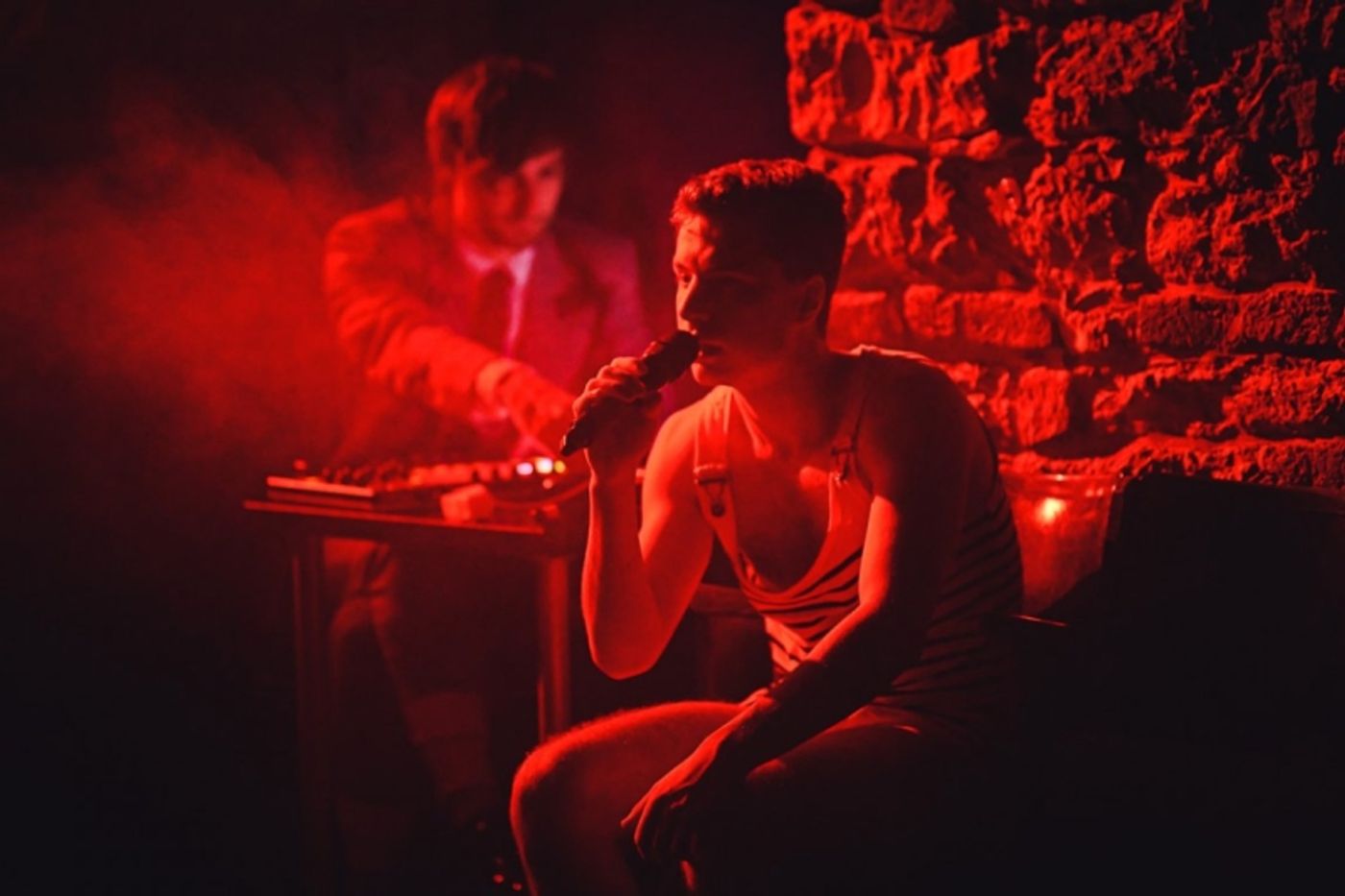 Review: DĚJINY NÁSILÍ odkrývány ve Švandově divadle  Image