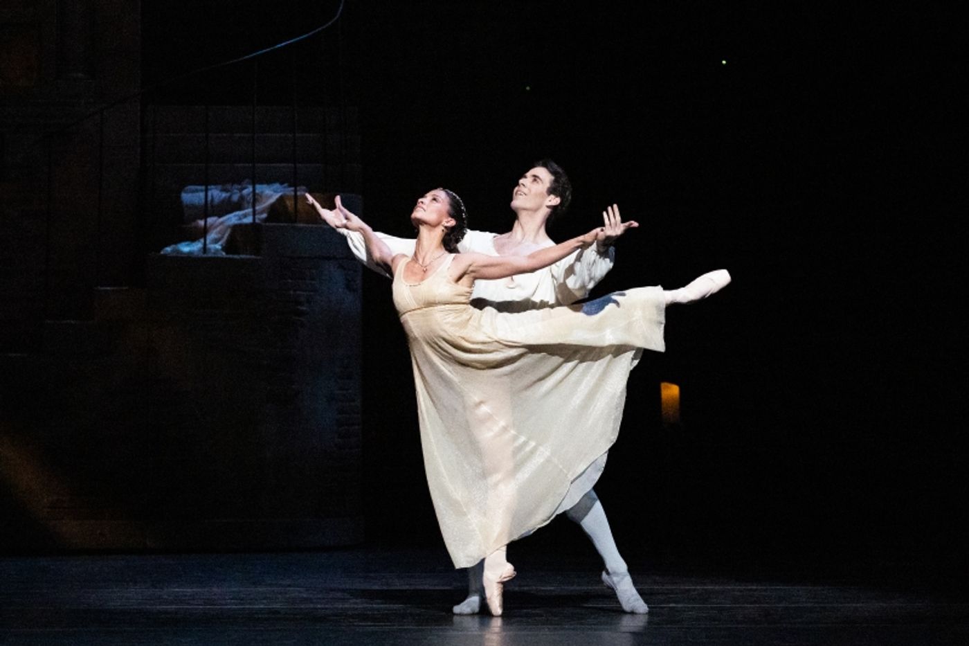 Review: ROMEO AND JULIET STUNS AUDIENCES WITH ITS CLASSIC STORY AND BEAUTIFUL DESIGN at Houston Ballet  Image