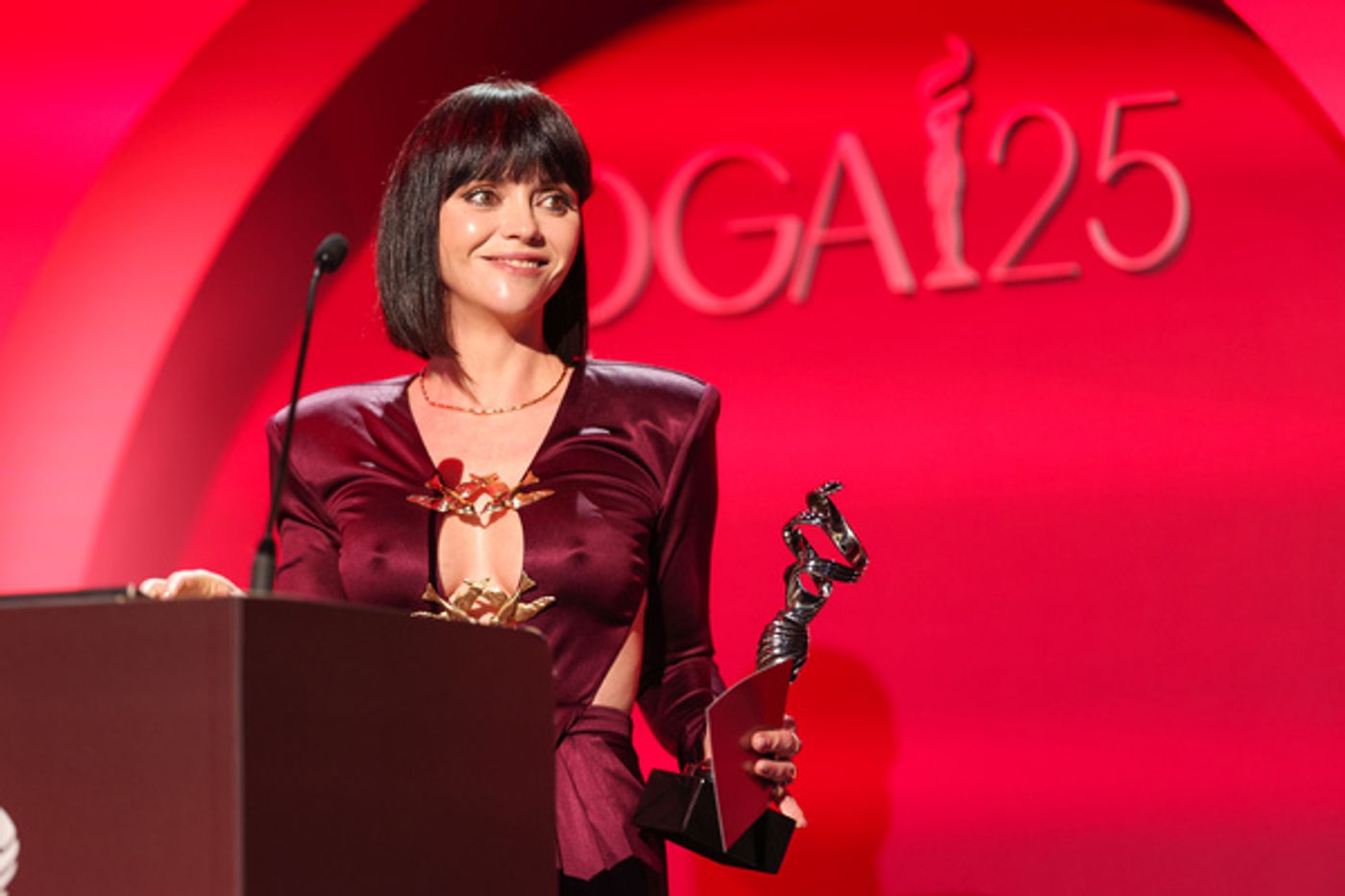 Photos: Bette Midler Honored at the 25th Costume Designers Guild Awards  Image