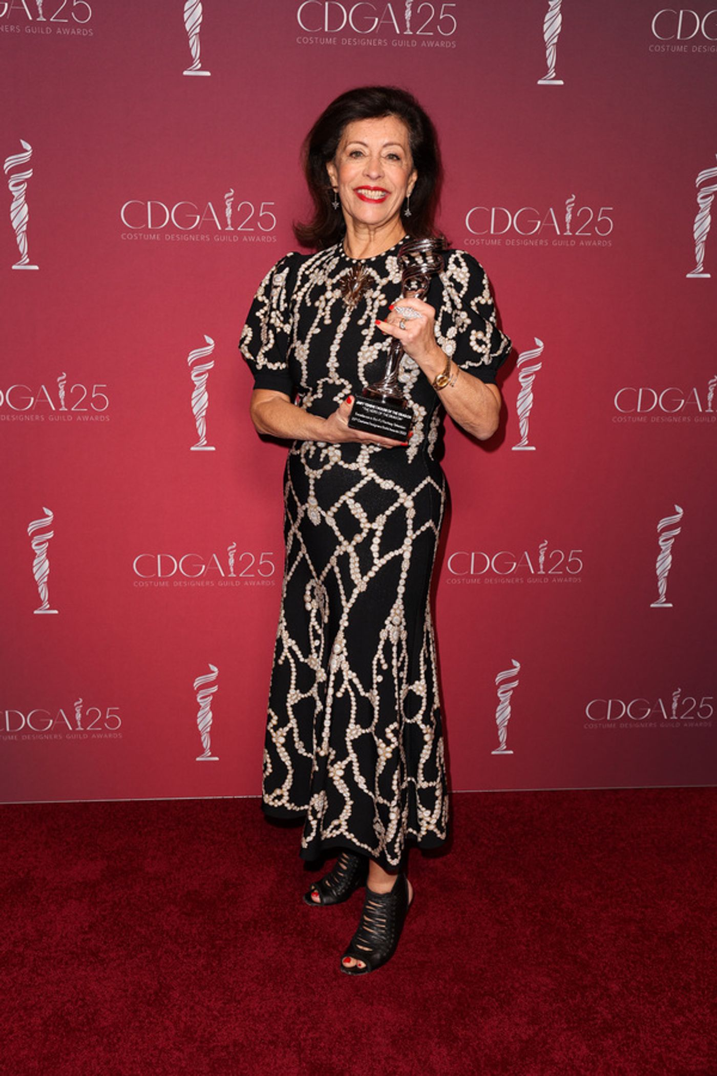 Photos: Bette Midler Honored at the 25th Costume Designers Guild Awards  Image