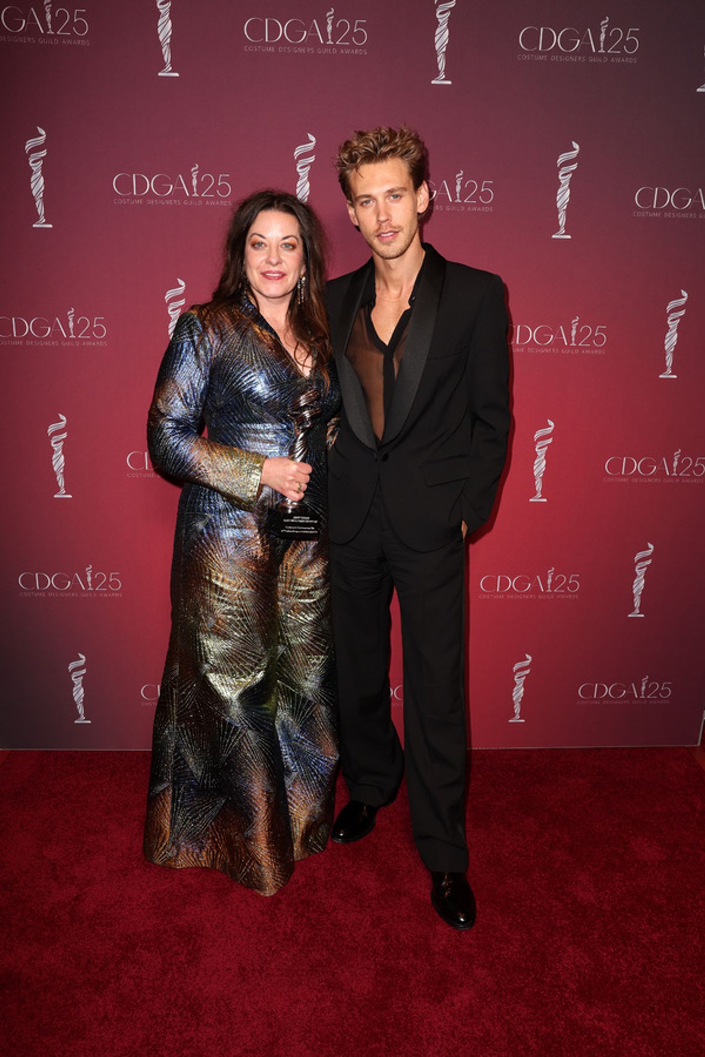 Photos: Bette Midler Honored at the 25th Costume Designers Guild Awards  Image