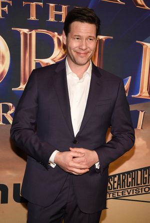 Ike Barinholtz @ BroadwayWorld Ike Barinholtz Photo