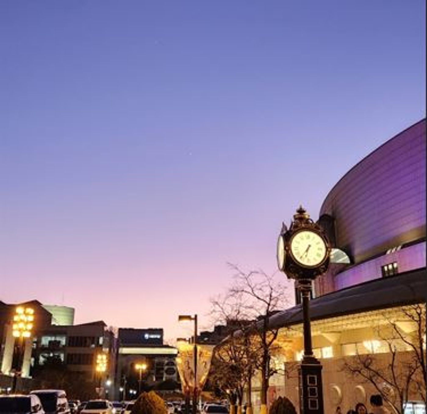 Student Blog: Experiencing the Musicals in Two Different Countries  Image