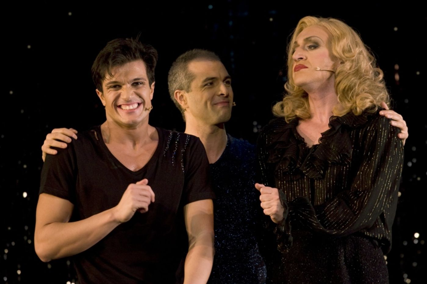 i protagonisti di priscilla la regina del deserto: Simone Leonardi, Antonino Angiolillo e Mirko Ranù