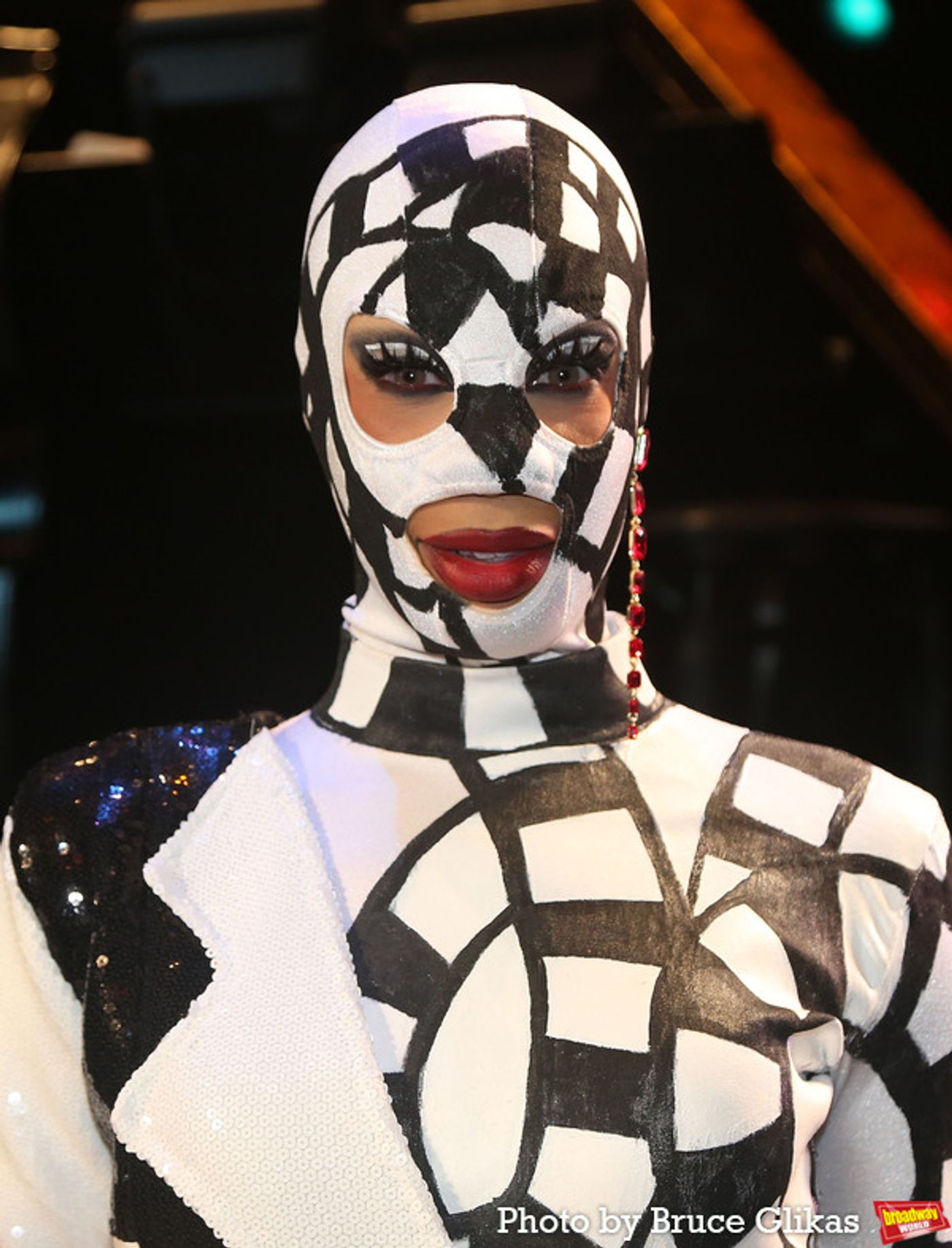 Photos: RUPAUL'S DRAG RACE Season 15 Stars Visit Jinkx Monsoon at CHICAGO  Image