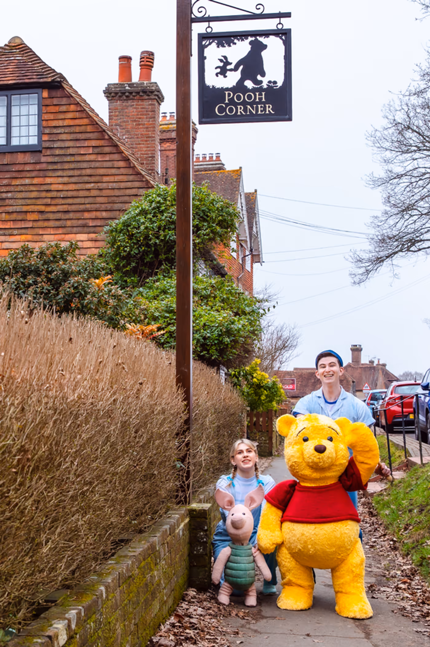 Photos/Video: The UK Cast of WINNIE THE POOH Visits Hundred Acre Wood