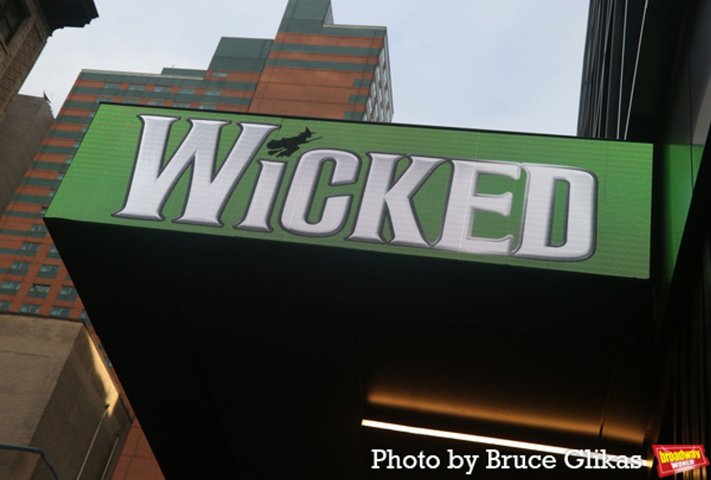 Photos: P!NK Proves She Goes Good With Green as She Visits WICKED on Broadway! Photos: P!NK Proves She Goes Good With Green as She Visits WICKED on Broadway! Image
