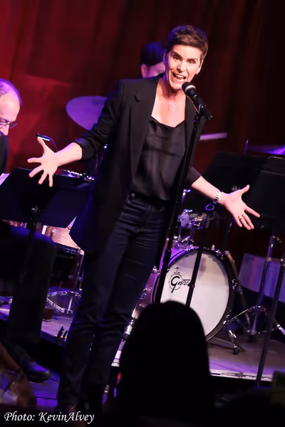 Jenn Colella Photo