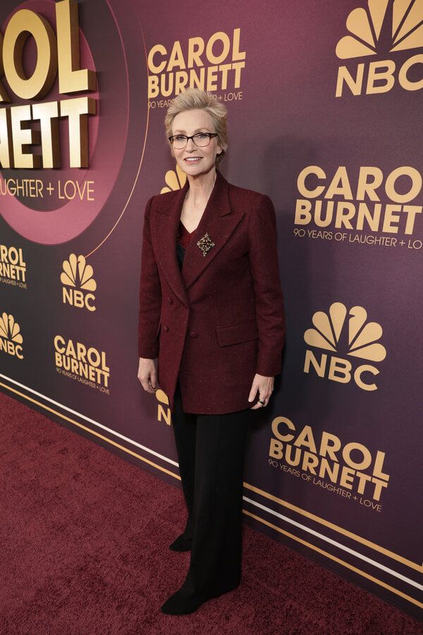Photos: Julie Andrews, Billy Porter & More Gather to Honor Carol Burnett — photo 31 of 43