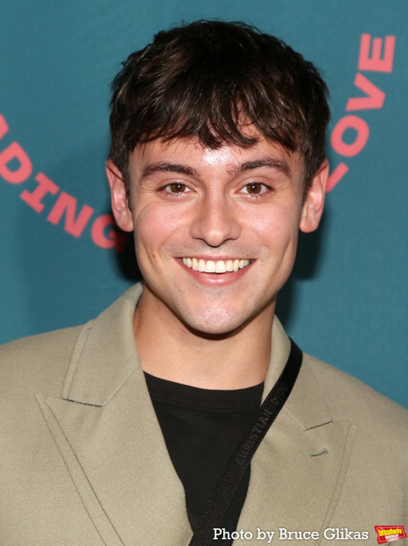 Photos: Dylan Mulvaney, Tom Daley, J. Harrison Ghee, and More Walk the PFLAG 50th Anniversary Gala Red Carpet  Image