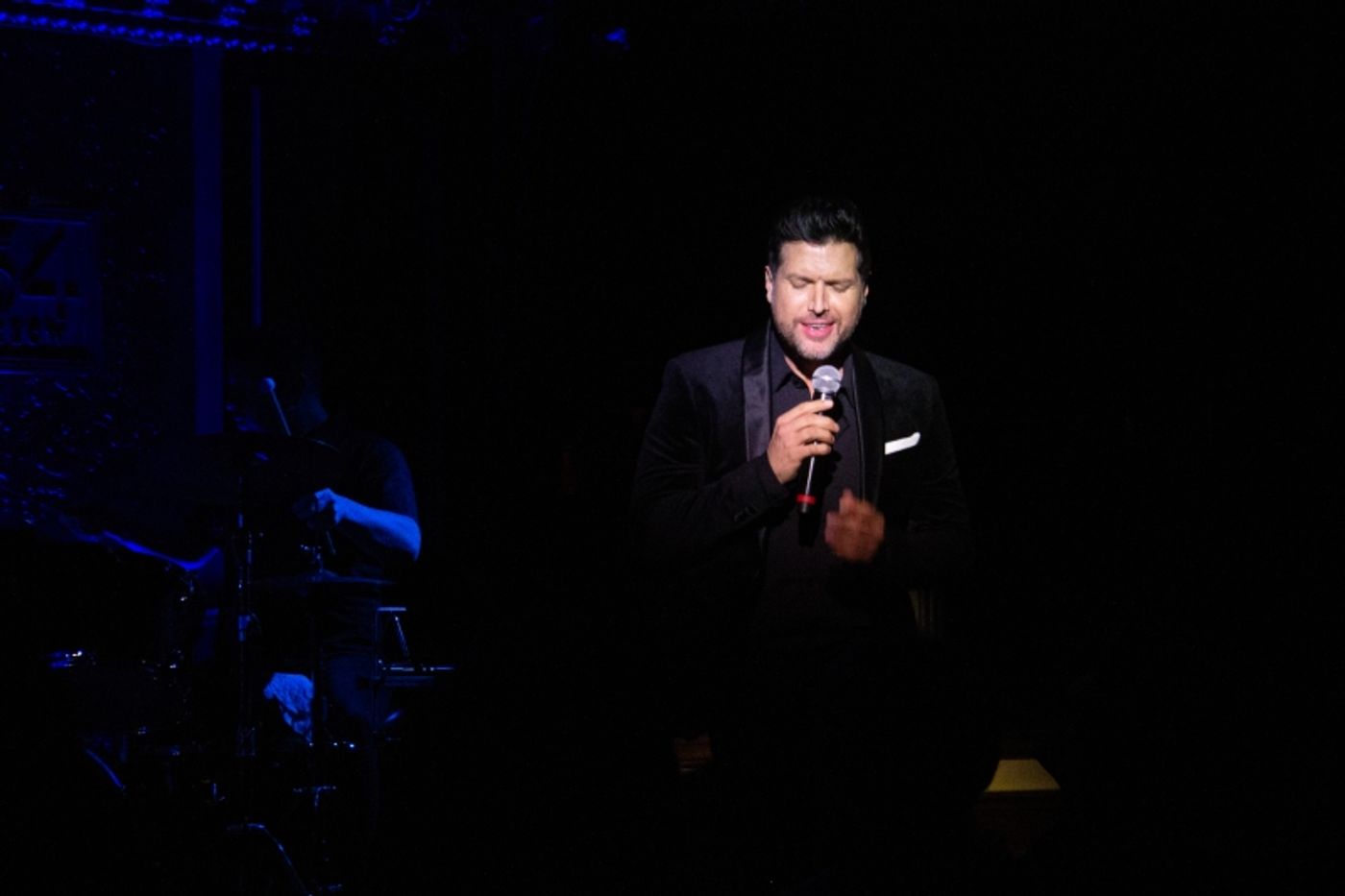Review: Mauricio Martinez Makes Dreams Come True With 5'11, BASED IN NYC at 54 Below  Image