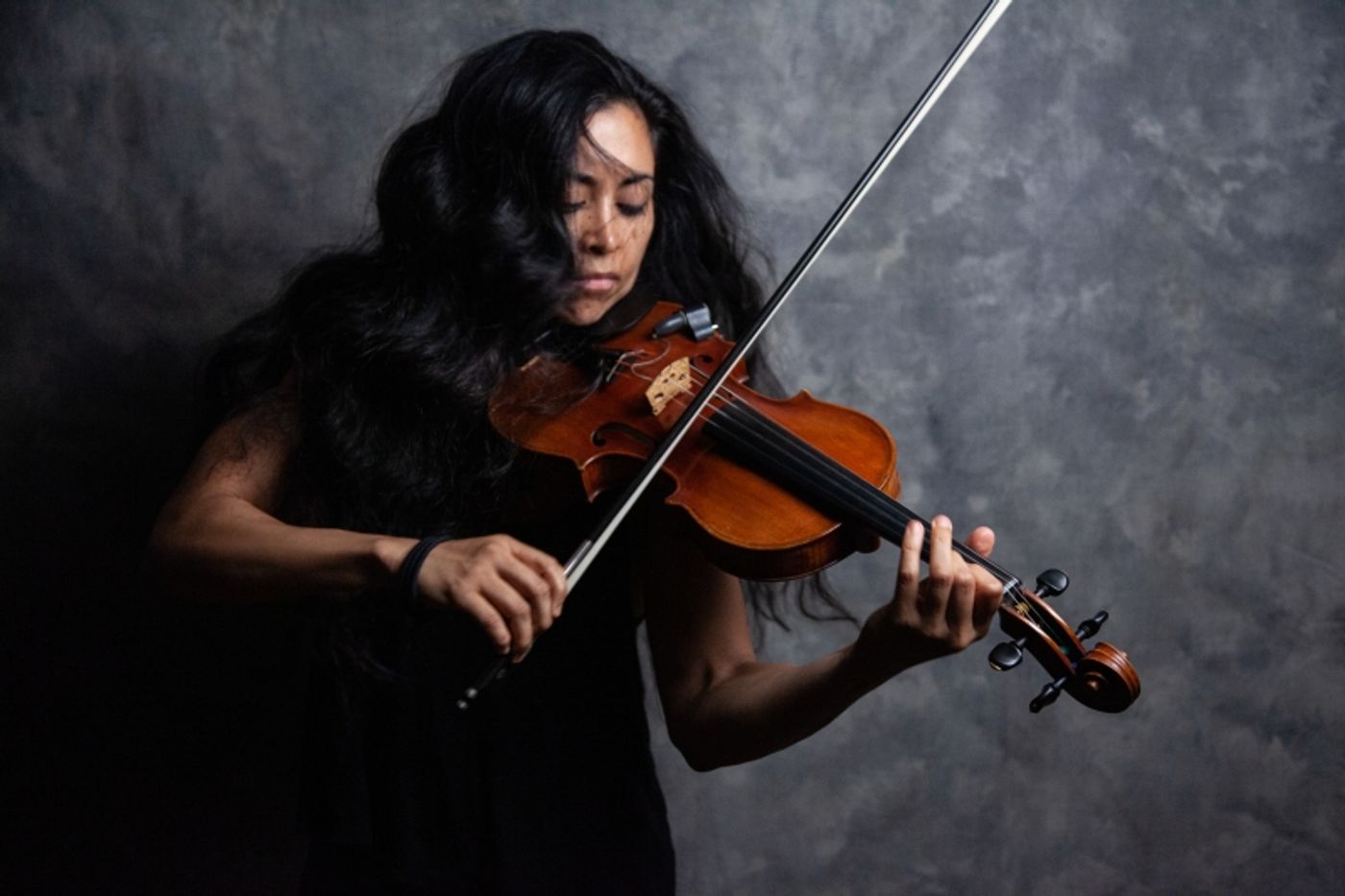 Review: Marissa Licata And The Ragtag Collection Set The Stage Ablaze With STRINGS ON FIRE At Chelsea Table + Stage  Image