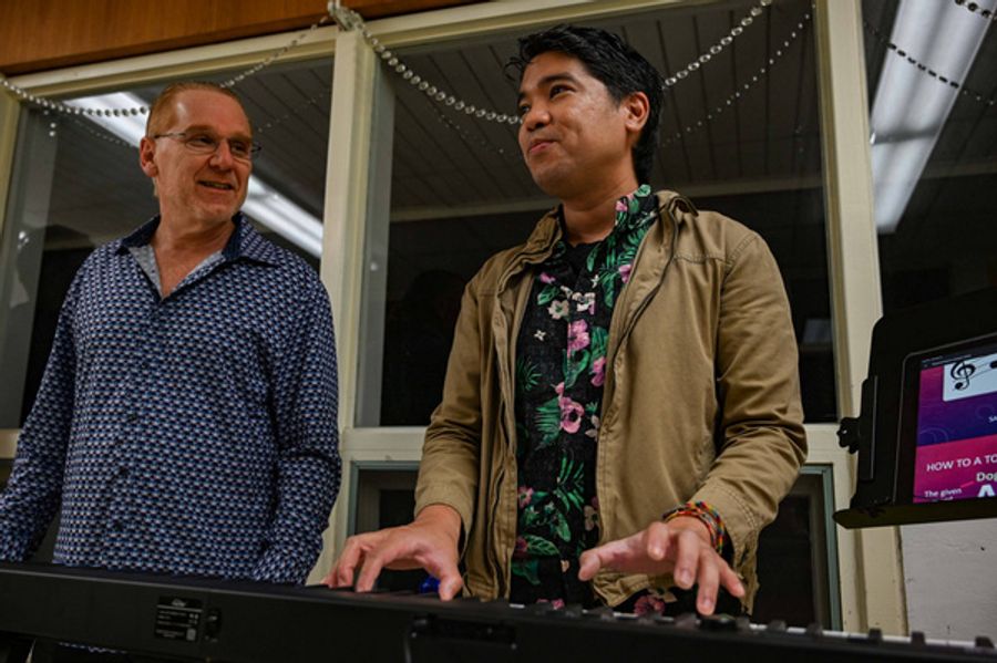 Photos: Creating Spontaneous Songs In Safe Spaces At THE BALTIMORE MUSICAL IMPROV MEETUP Image