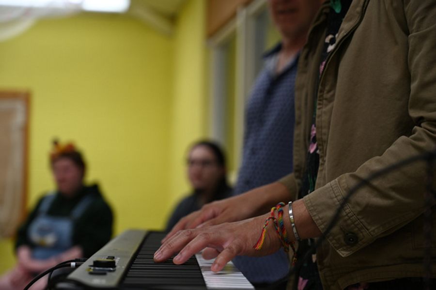 Photos: Creating Spontaneous Songs In Safe Spaces At THE BALTIMORE MUSICAL IMPROV MEETUP Image