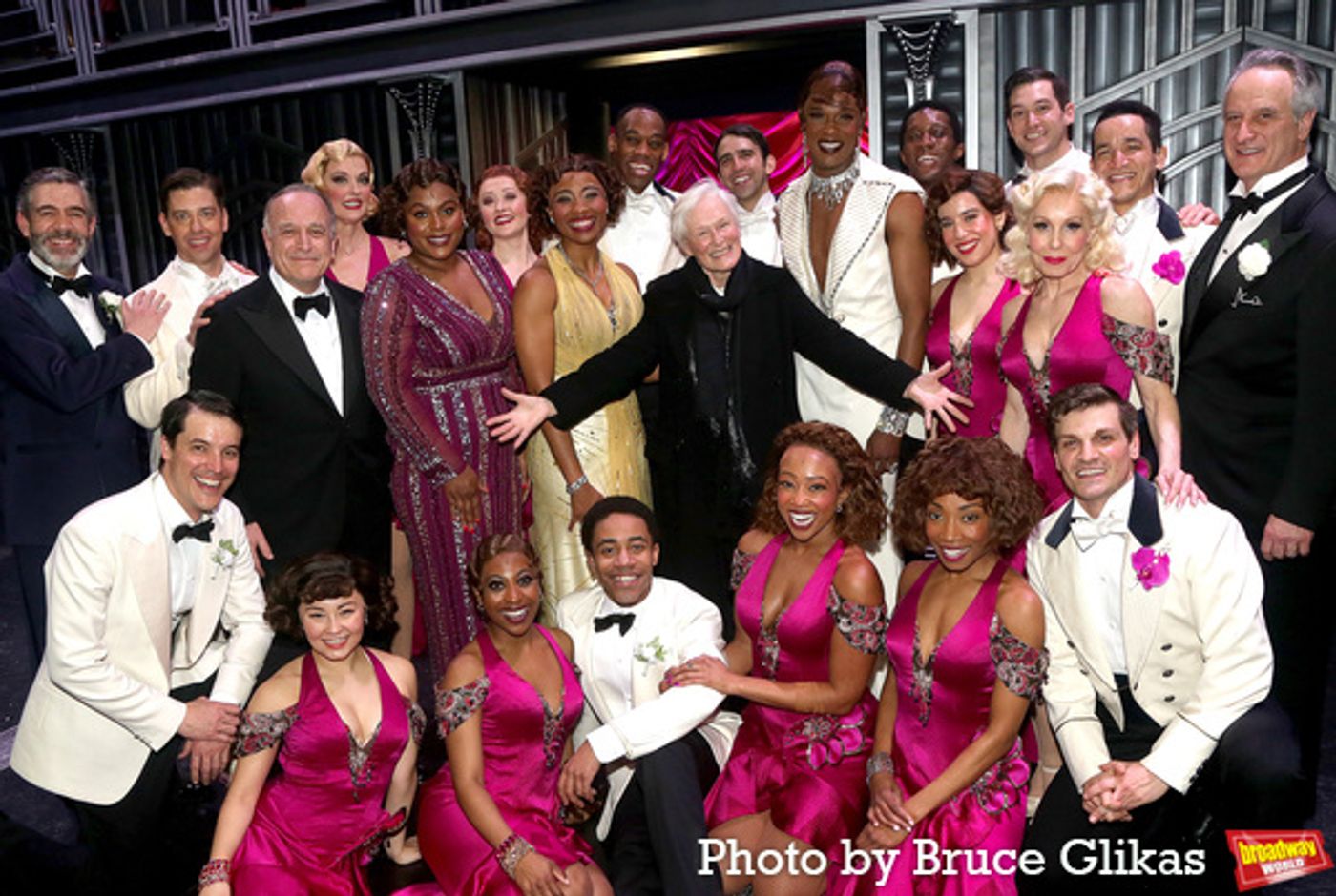 Photos: Glenn Close Visits SOME LIKE IT HOT  Image