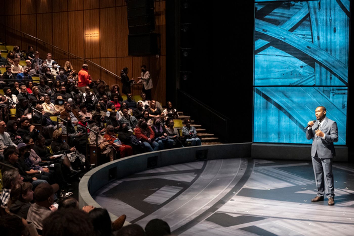 Photos: Rodney King's Daughter Lora Dene King Welcomes Black Out Night Audience to TWILIGHT: LOS ANGELES, 1992  Image