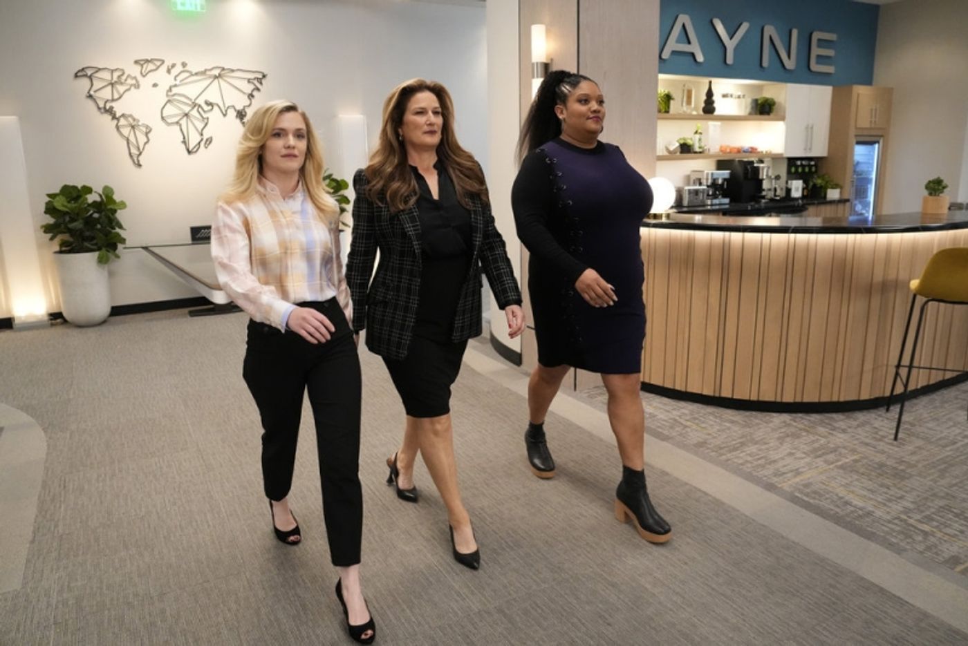 Interview: Ana Gasteyer Reveals What Her AMERICAN AUTO Character Would Think of WICKED  Image