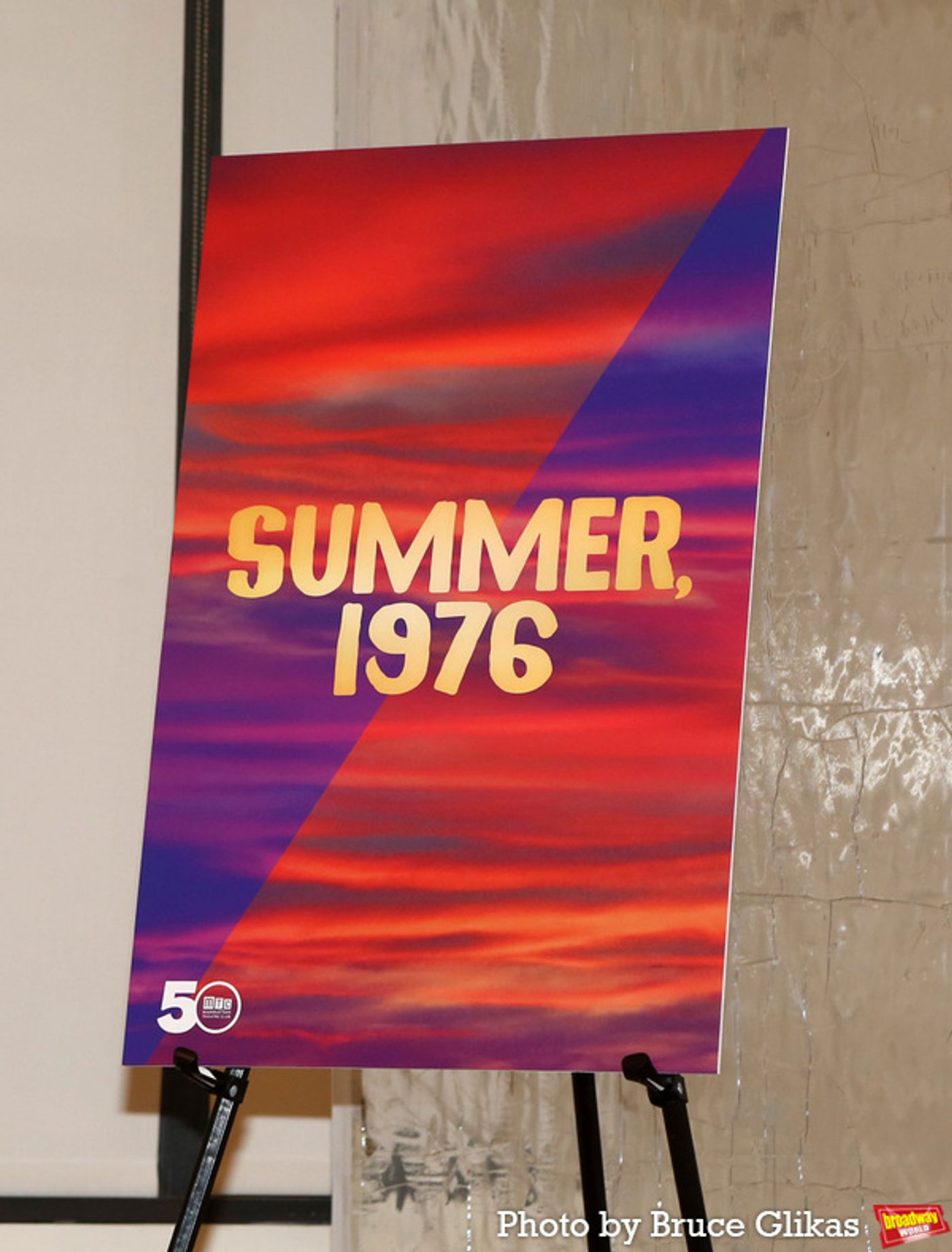 Photos: SUMMER, 1976's Laura Linney and Jessica Hecht Meet the Press  Image