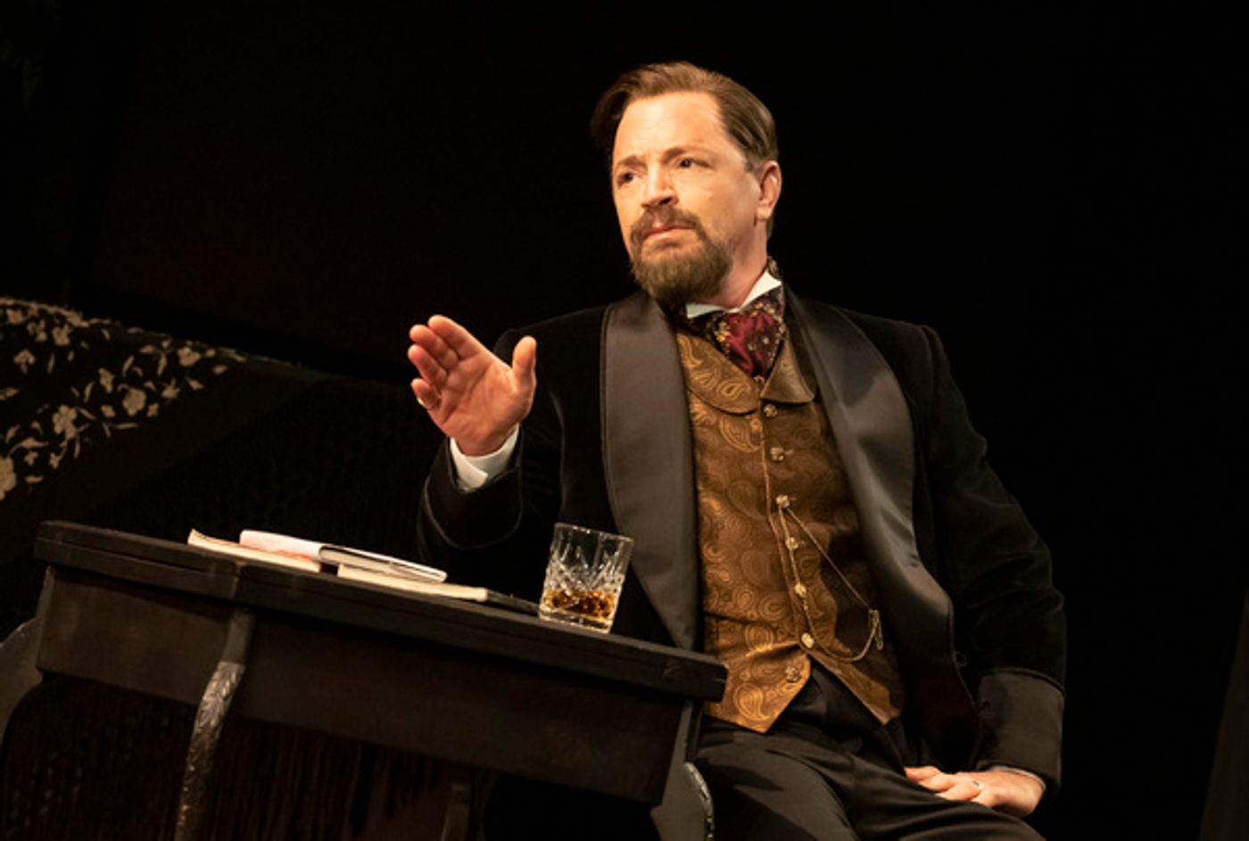 Photos: See Joshua Malina, Brandon Uranowitz & More in New LEOPOLDSTADT Images  Image