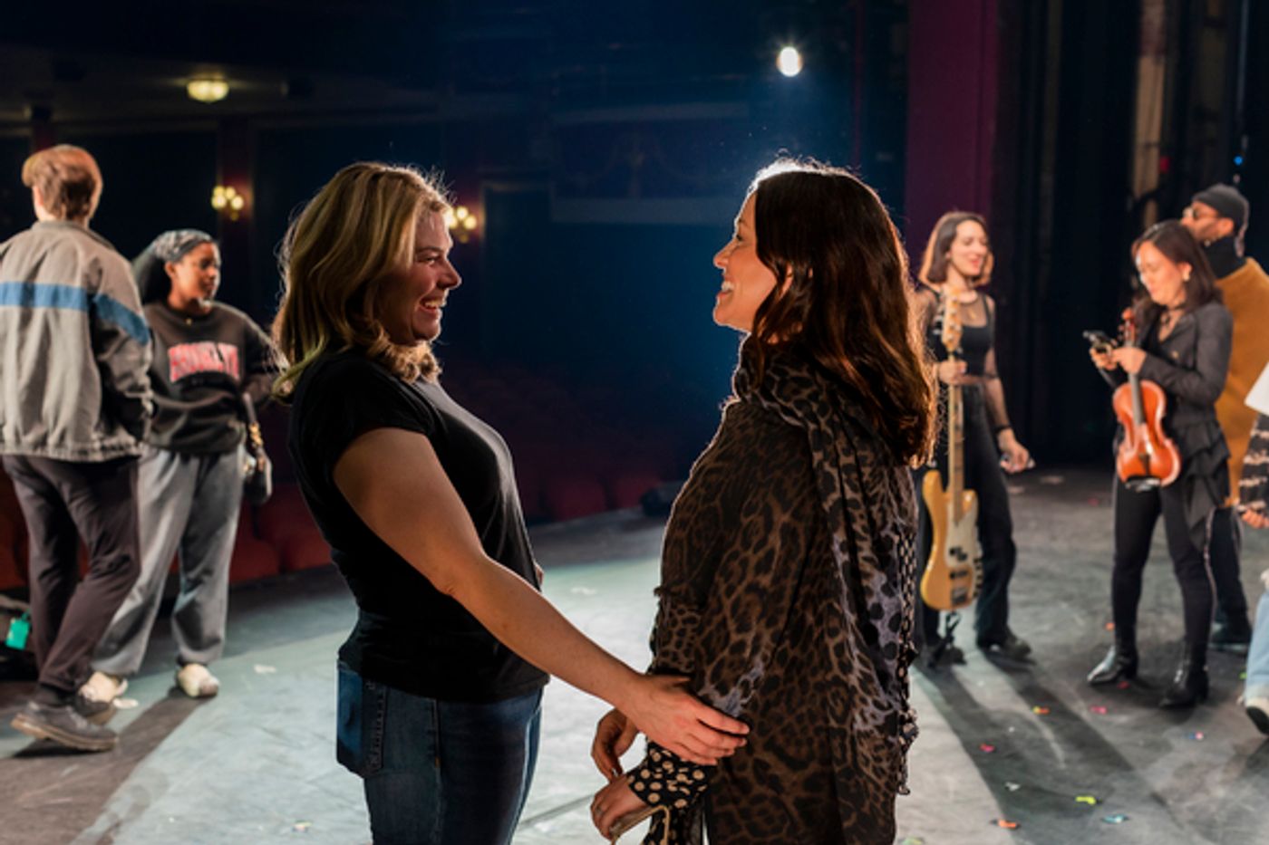 Photos: Alanis Morissette Visits The Cast Of JAGGED LITTLE PILL Backstage At The National Theater  Image