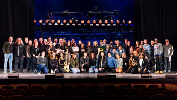 Alanis Morissette and the cast of JAGGED LITTLE PILL Photo