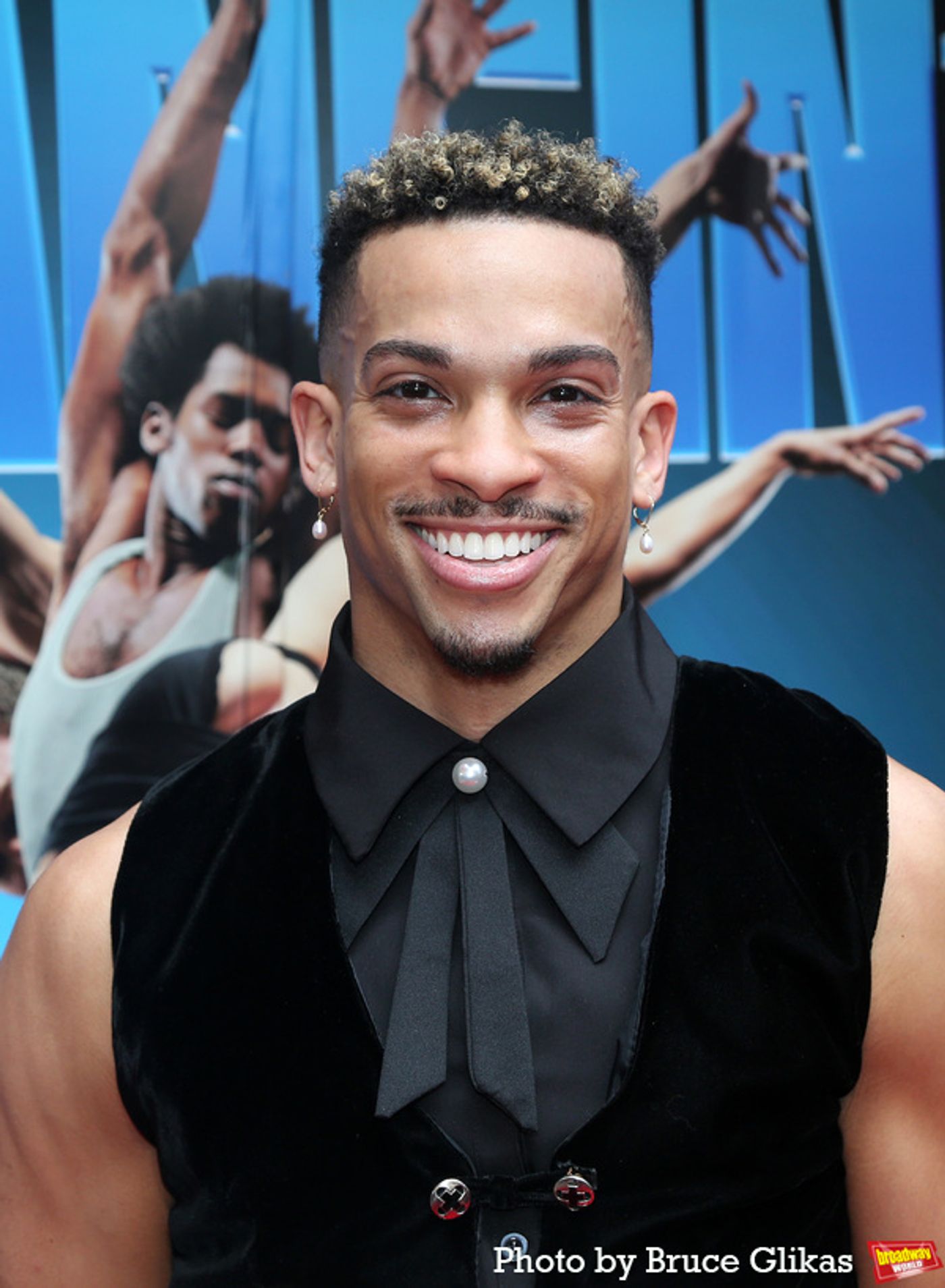 Photos: DANCIN' Company Walks the Red Carpet on Opening Night  Image