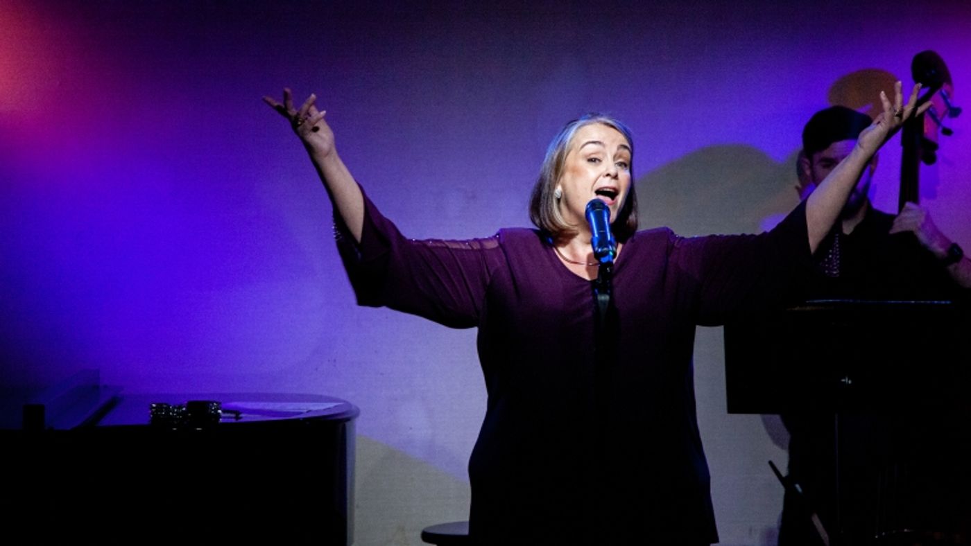 Review: Sarah Carson Charms Don't Tell Mama Audience With ENGLAND AND AMERICA - A TRANS-ATLANTIC LOVE STORY Review: Sarah Carson Charms Don't Tell Mama Audience With ENGLAND AND AMERICA - A TRANS-ATLANTIC LOVE STORY Image