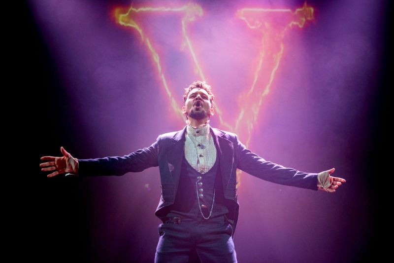 Feature: VLAD DRACULA al TEATRO ALFIERI-TORINO e al TEATRO NAZIONALE - MILANO Feature: VLAD DRACULA al TEATRO ALFIERI-TORINO e al TEATRO NAZIONALE - MILANO Image